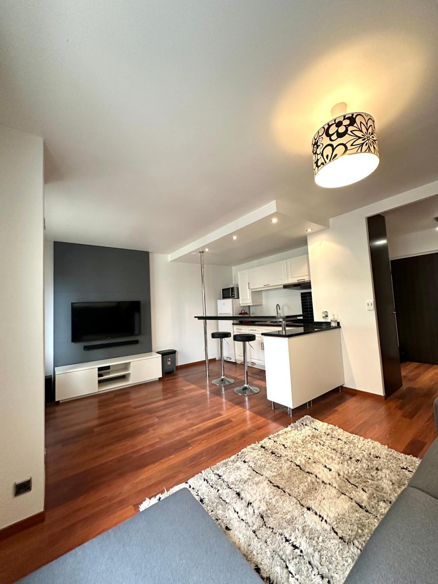 L'Athos - Appartement Equipe - Entre Paris Et Versailles - Haut Debit Garches Zewnętrze zdjęcie