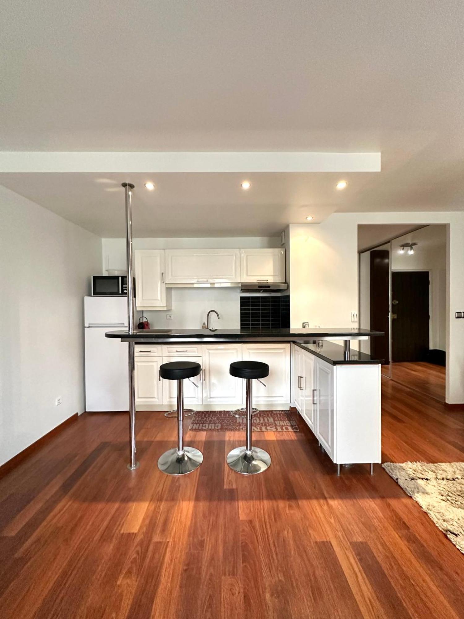 L'Athos - Appartement Equipe - Entre Paris Et Versailles - Haut Debit Garches Zewnętrze zdjęcie